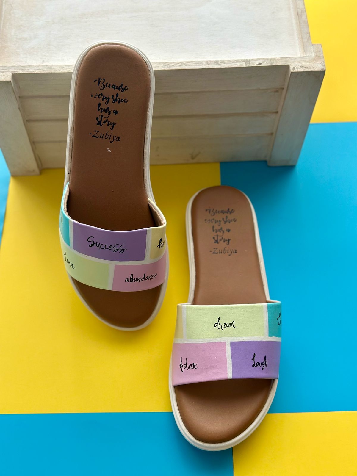Block Details Multicolor White Base Slides